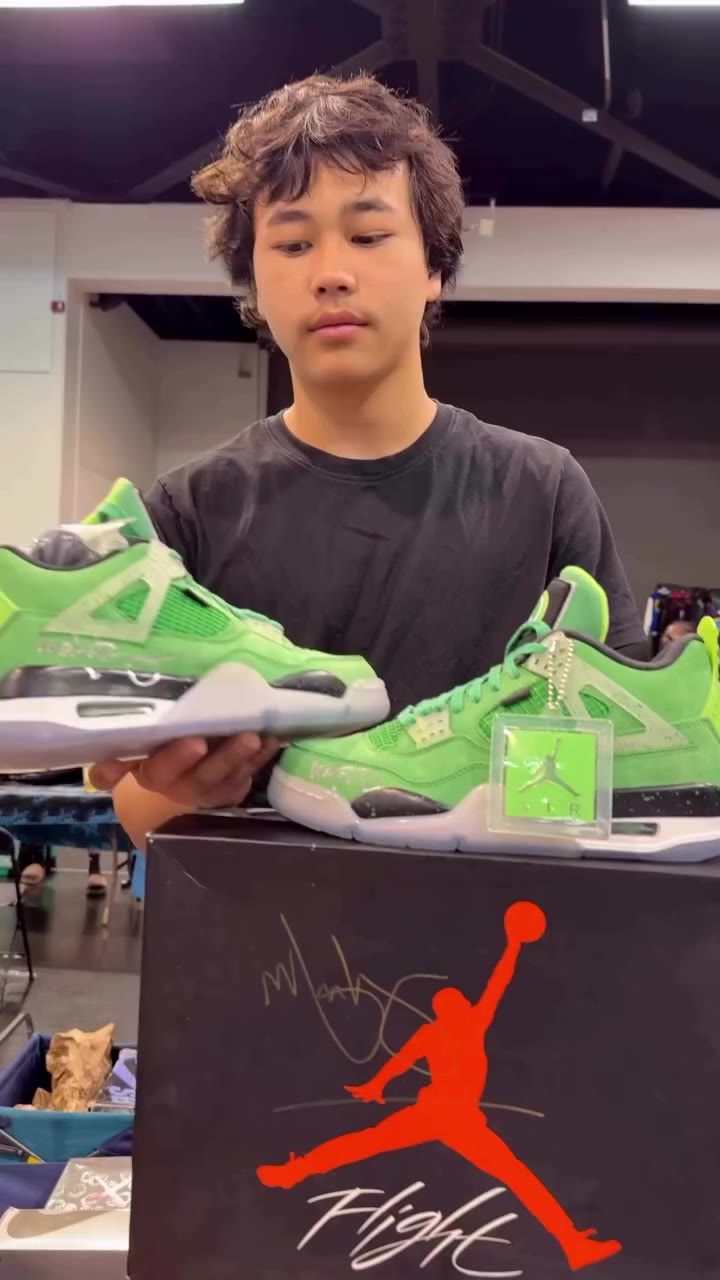 Are you paying $40,000 Wahlburger Jordan 4 signed by mark wahlburg?💰 🗽 New…