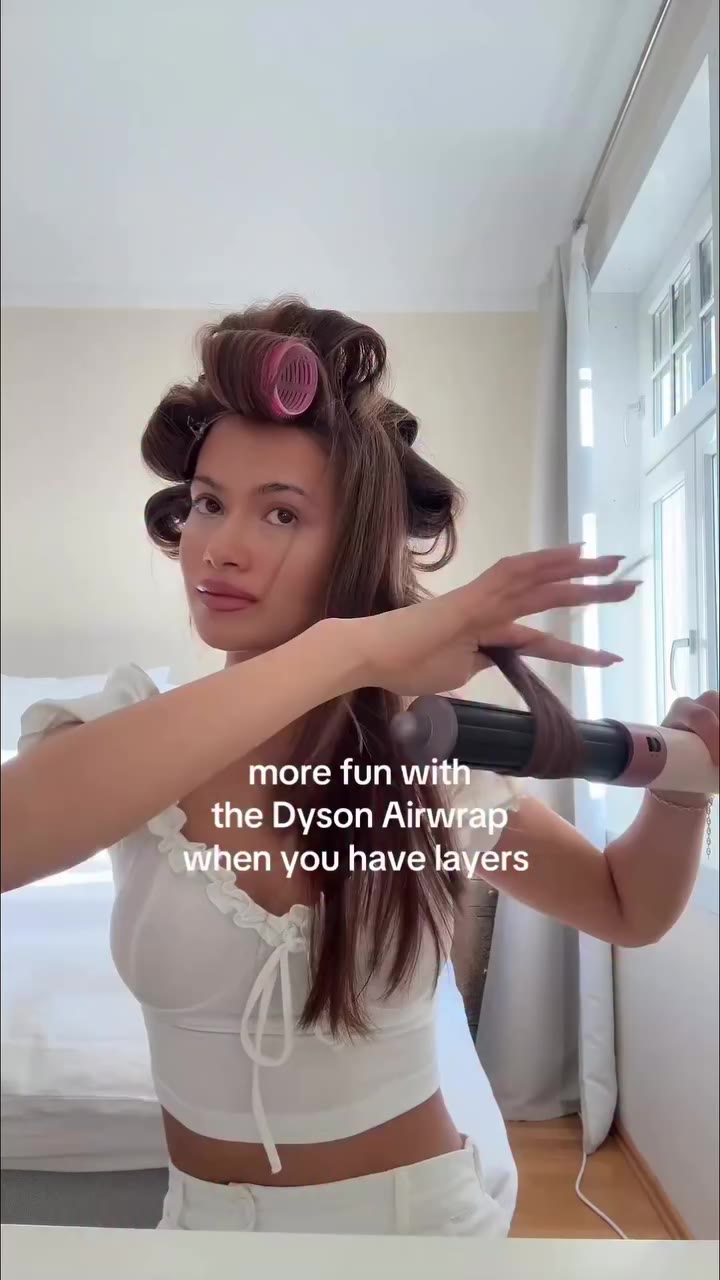 Layers 🤝 @dysonbeauty Airwrap 💁‍♀️ If you have layers this is your sign to…