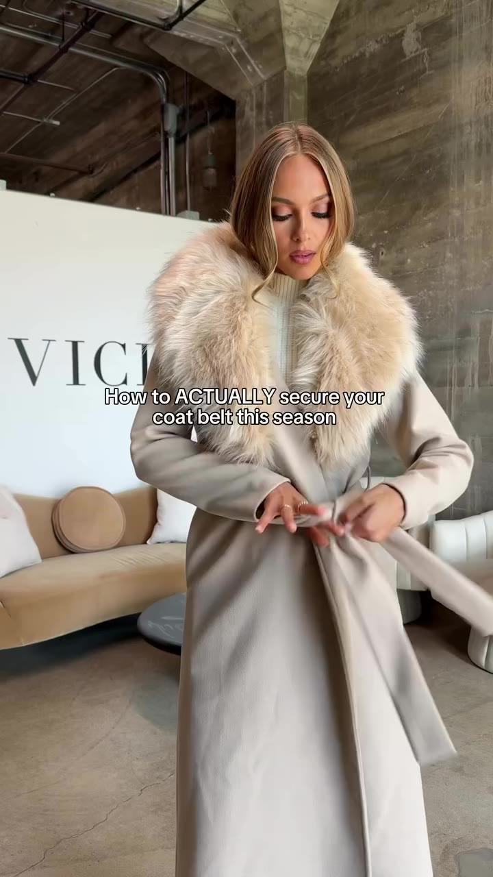The coat belt trick you’ll wish you knew sooner 🧥✨ Featured: Frederica…