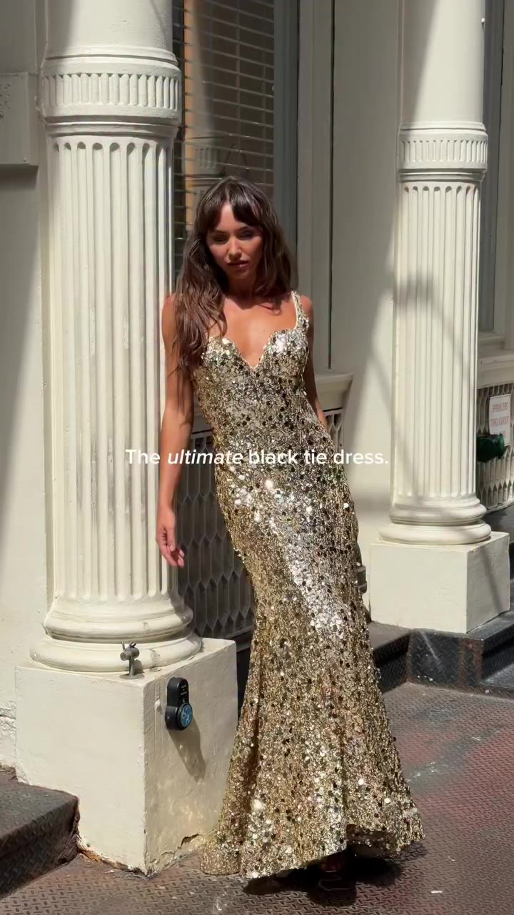 Dress code: impossible to miss. #IeenaforMacDuggal #MacDuggal