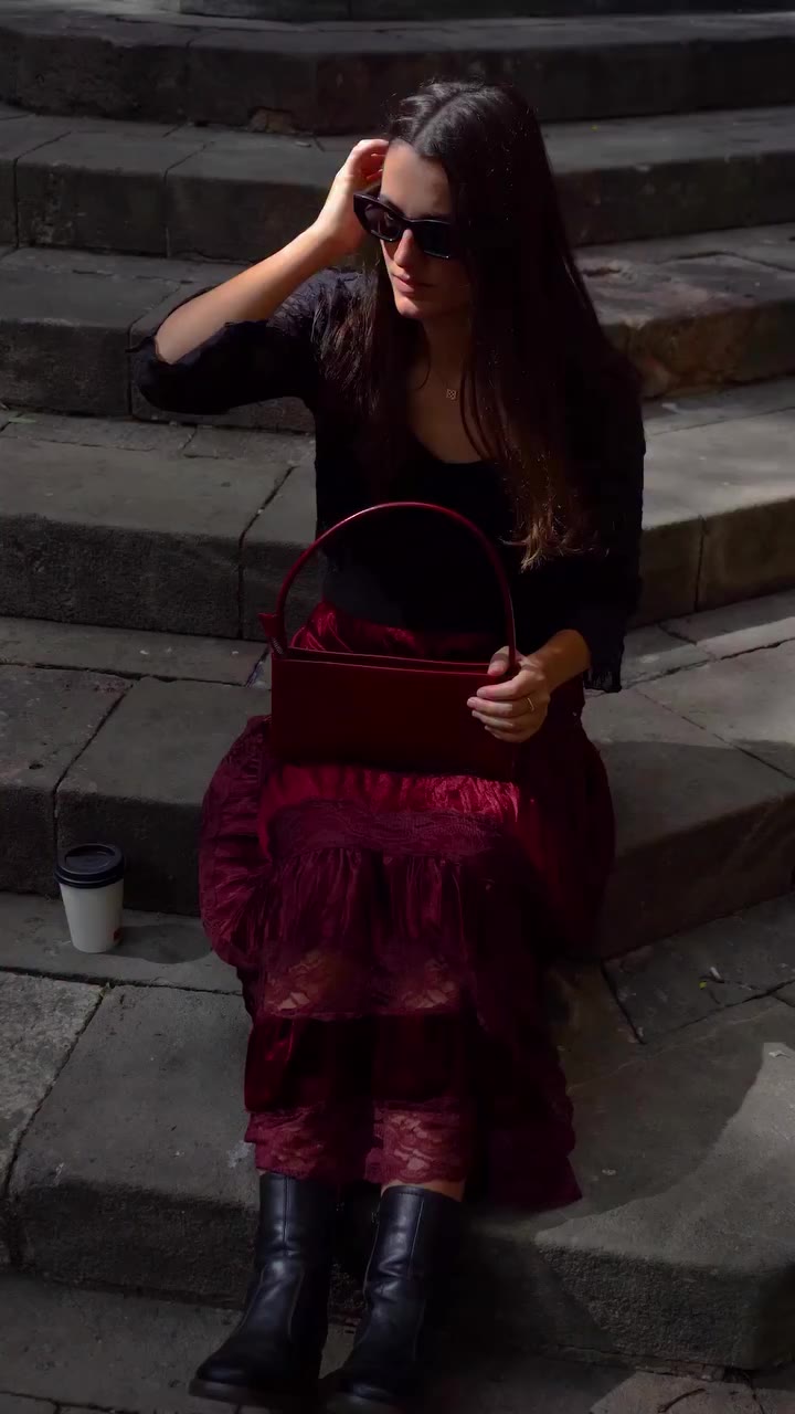 The FIONA bag in Cherry. Effortlessly chic. 🍒