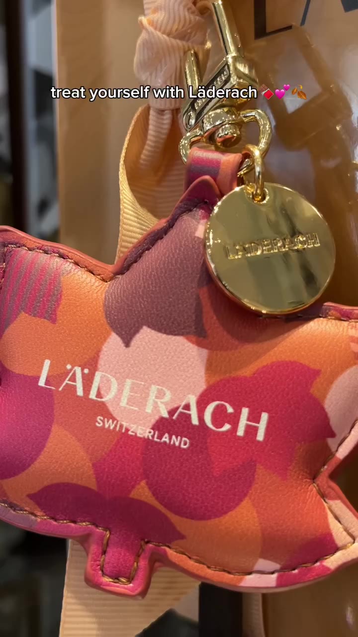 @laderach_na has us in our fall feelings🍂🍁! #fashionvalley #laderach…