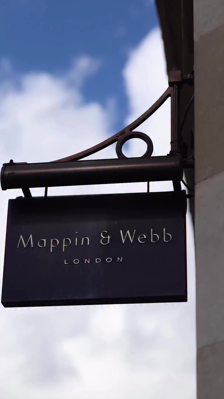 A little London jewellery moment with @ingridwilkinson at @mappinandwebb 💎