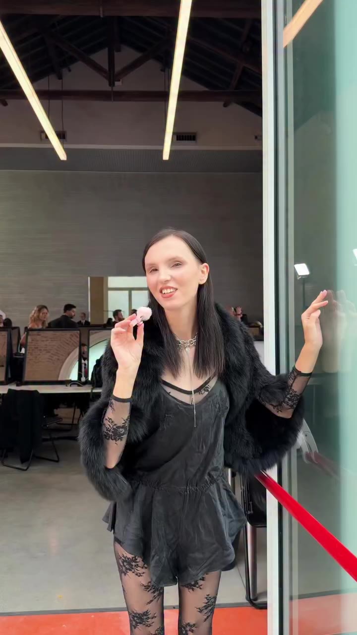 @meellymayden didn’t walk the @blumarine runway this time… but at least she…