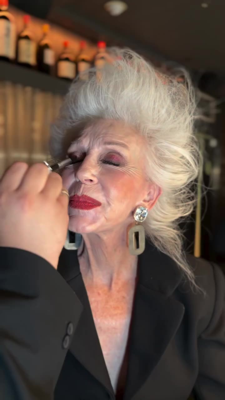 Fabulous evening party fun sitting before the oh, so truly wonderful mua…