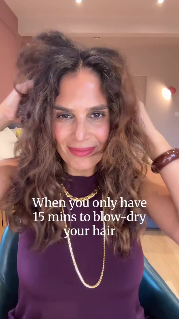 A @ghdhair hairdryer, a round metal brush and 15 mins to get ready! My weekly…