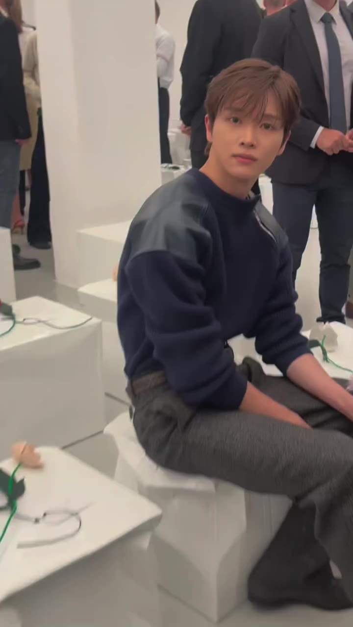 #AllureFashionWeek 얼루어 카메라 발견한 성찬👀어디까지 귀여울건데요...🫠 @newbottega…