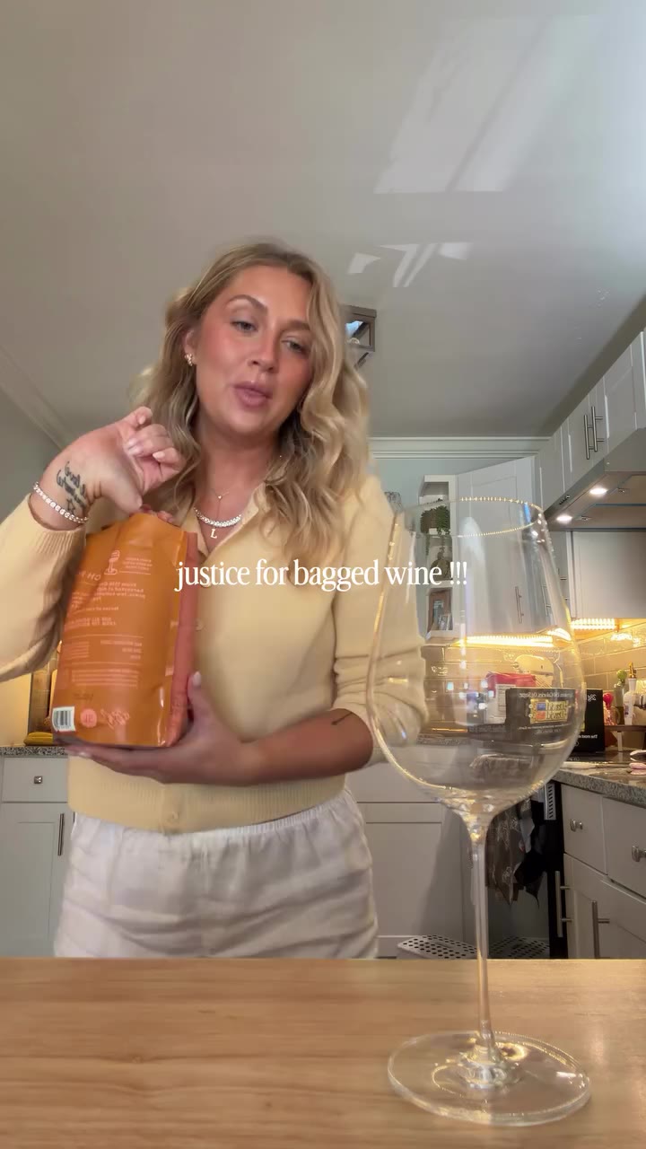 Where are my fellow wine bag lovers!!!! @drinkmedly 🍷🍷 #baggedwine…