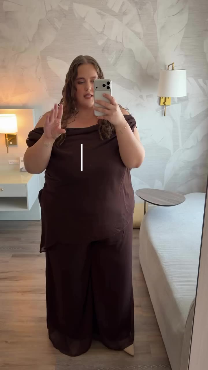 Outfit of the night for a @koparibeauty event 🐚 . . . #plussizefashion…