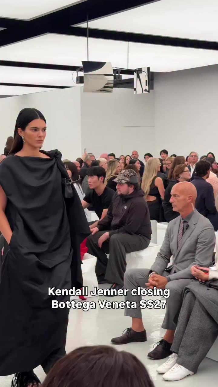 @kendalljenner closes the Bottega Veneta SS27 show in Milan ‼️ #DazedFashionTV…