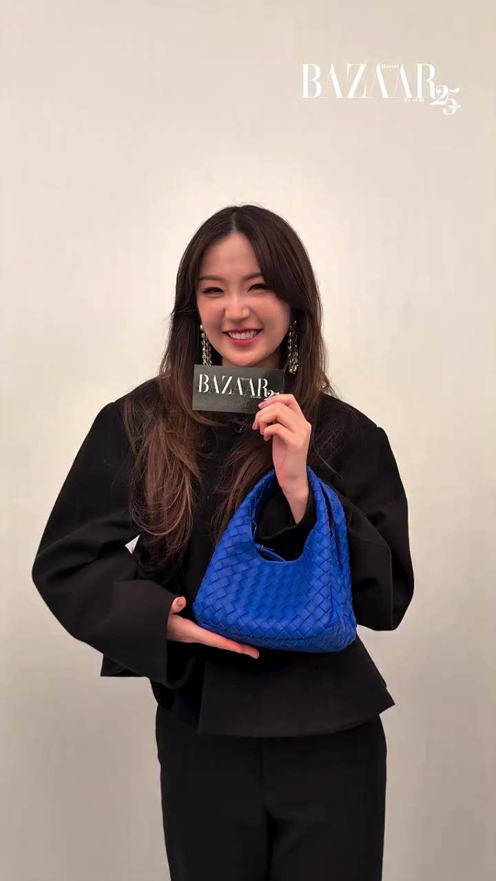 Wait, we want that @newbottega bag @thanaerngnin is carrying too! 💙🩵🌀🦋🧵…