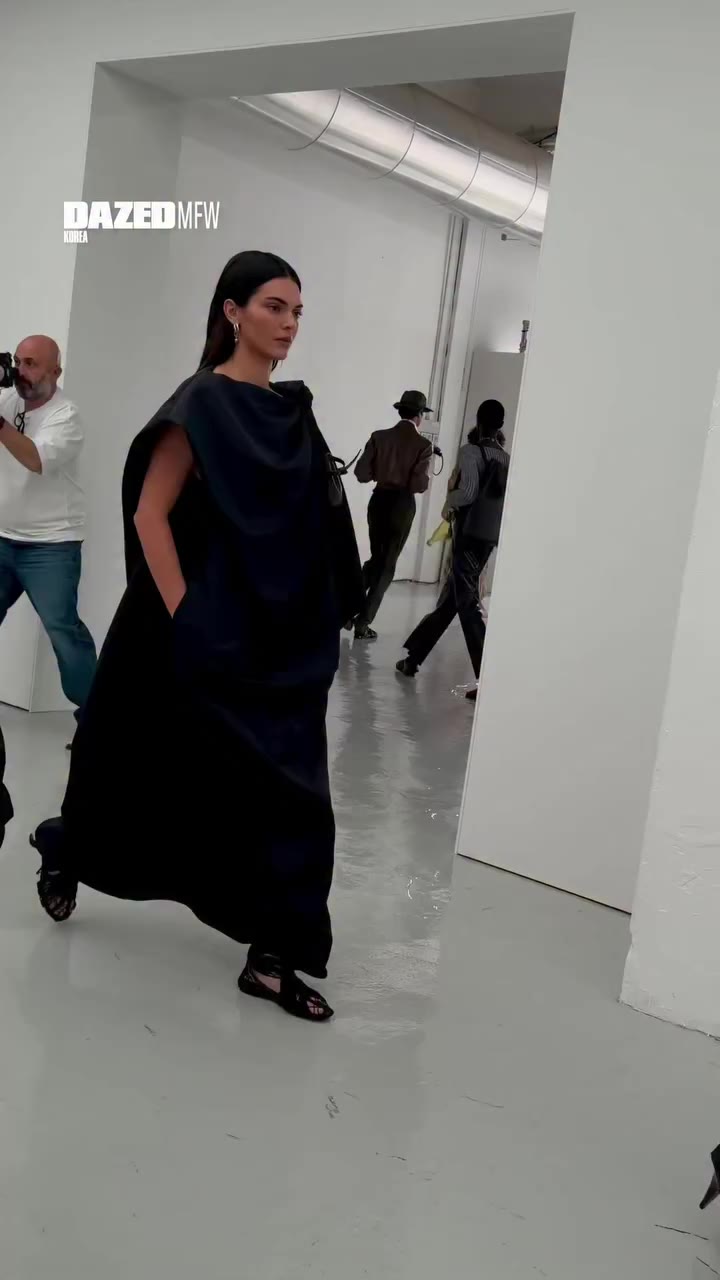 BOTTEGA VENETA @kendalljenner @newbottega @louise_trotter_ 오늘의 마지막. 켄달 제너의…
