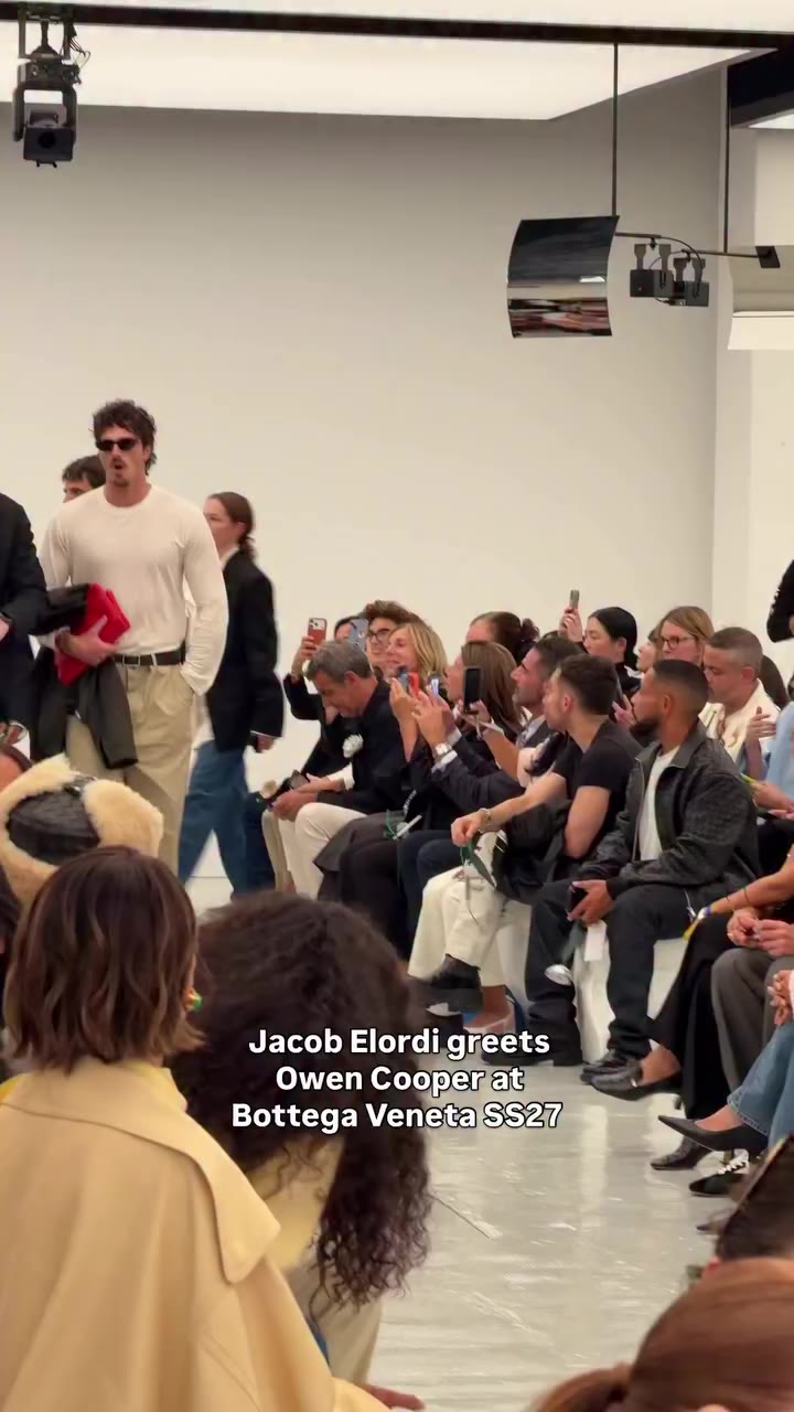 Jacob Elordi greets @owencoooper at the Bottega Veneta SS27 show in Milan 🥹…