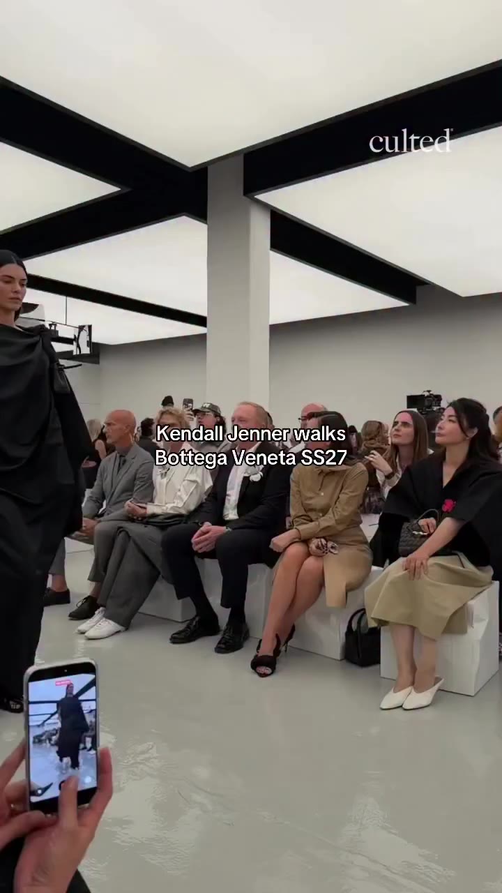@kendalljenner just closed #BottegaVeneta SS27