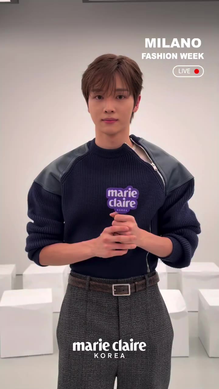 #MARIE_NOW 보테가 베네타 2027 여름 쇼에서 만난 라이즈(@riize_official) 성찬. 마리끌레르 카메라를 향해 보테가…