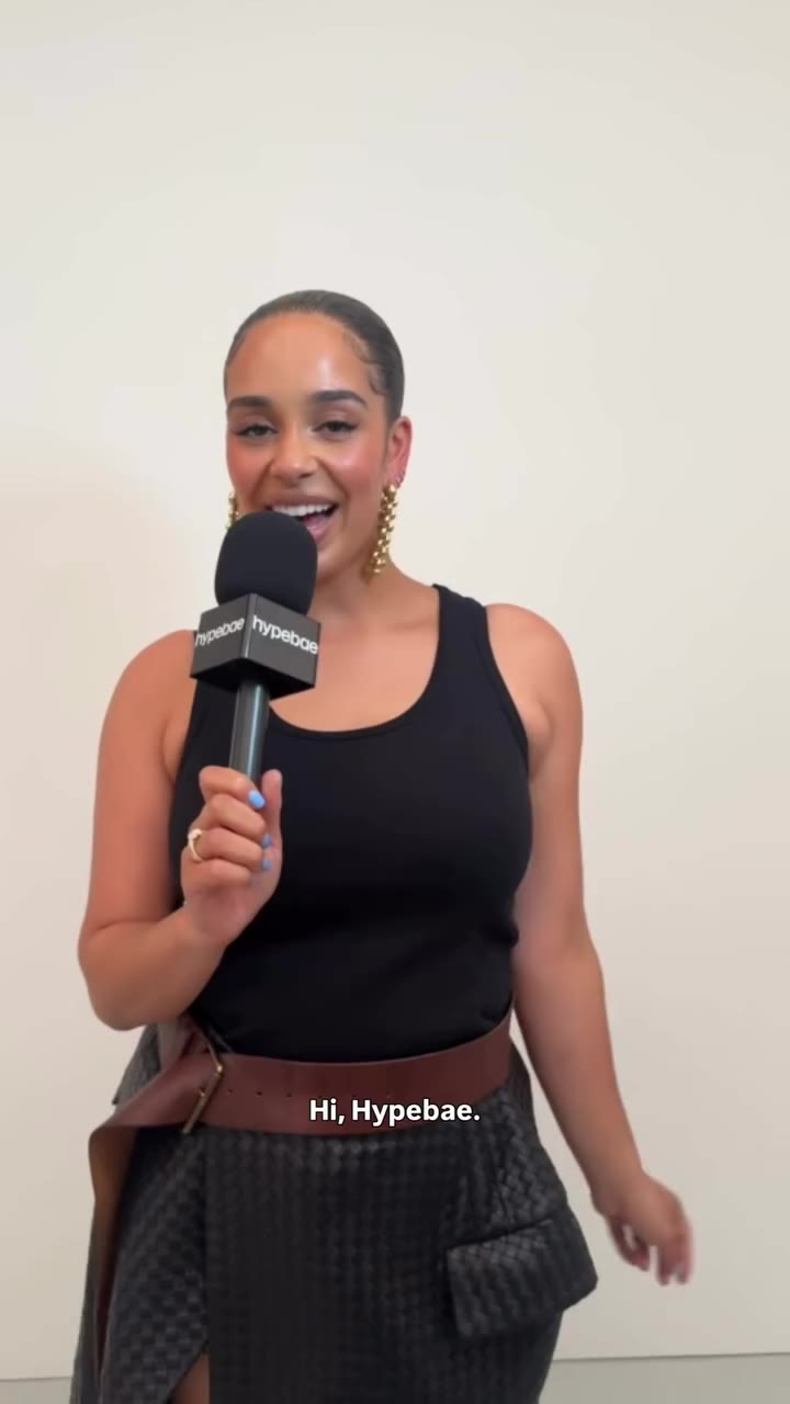 We caught up with @jorjasmith_ after the Bottega Veneta SS27 show. 😍 She let…