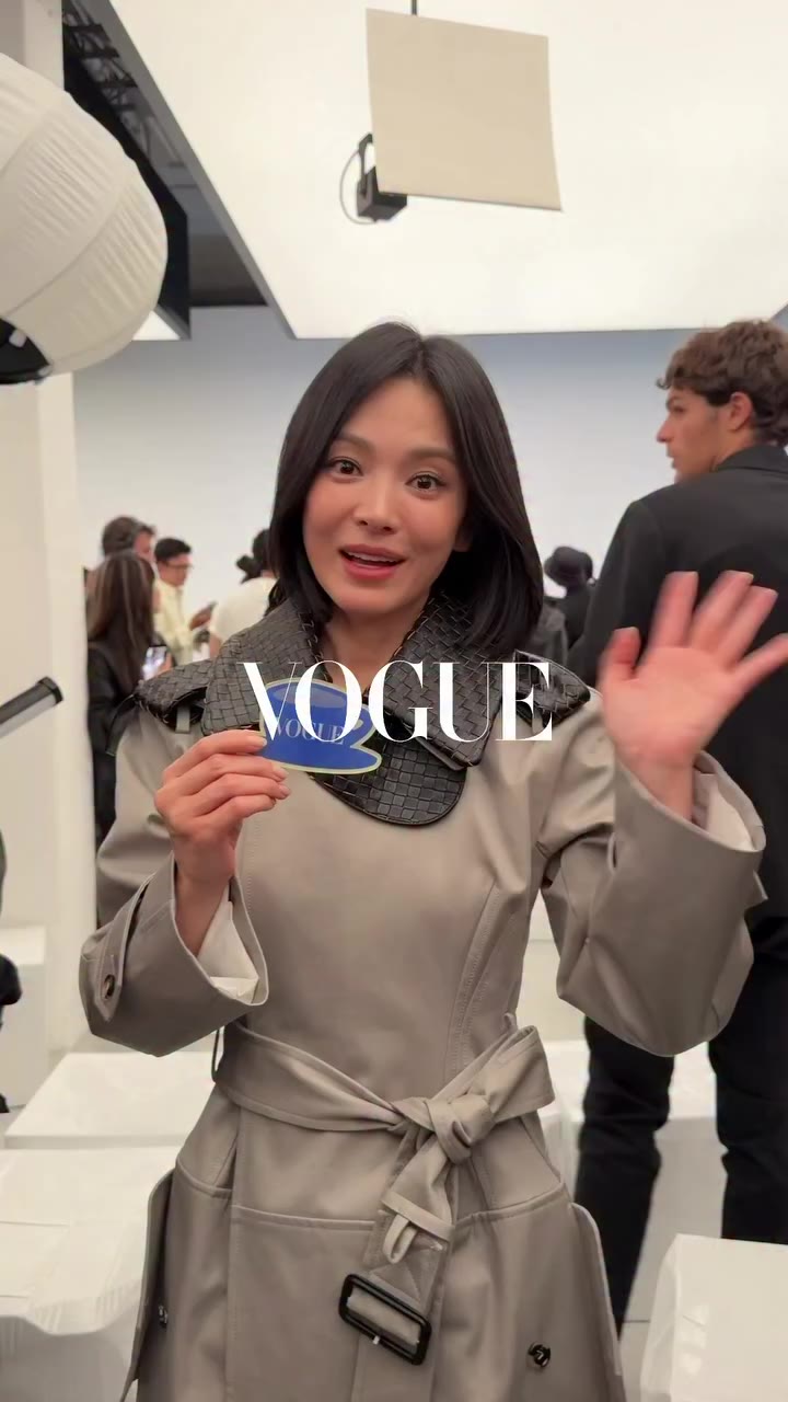 #VogueRunway 보테가 베네타 쇼가 끝나고 <보그>와 만난 송혜교! edit GA NAMHEE - @newbottega…
