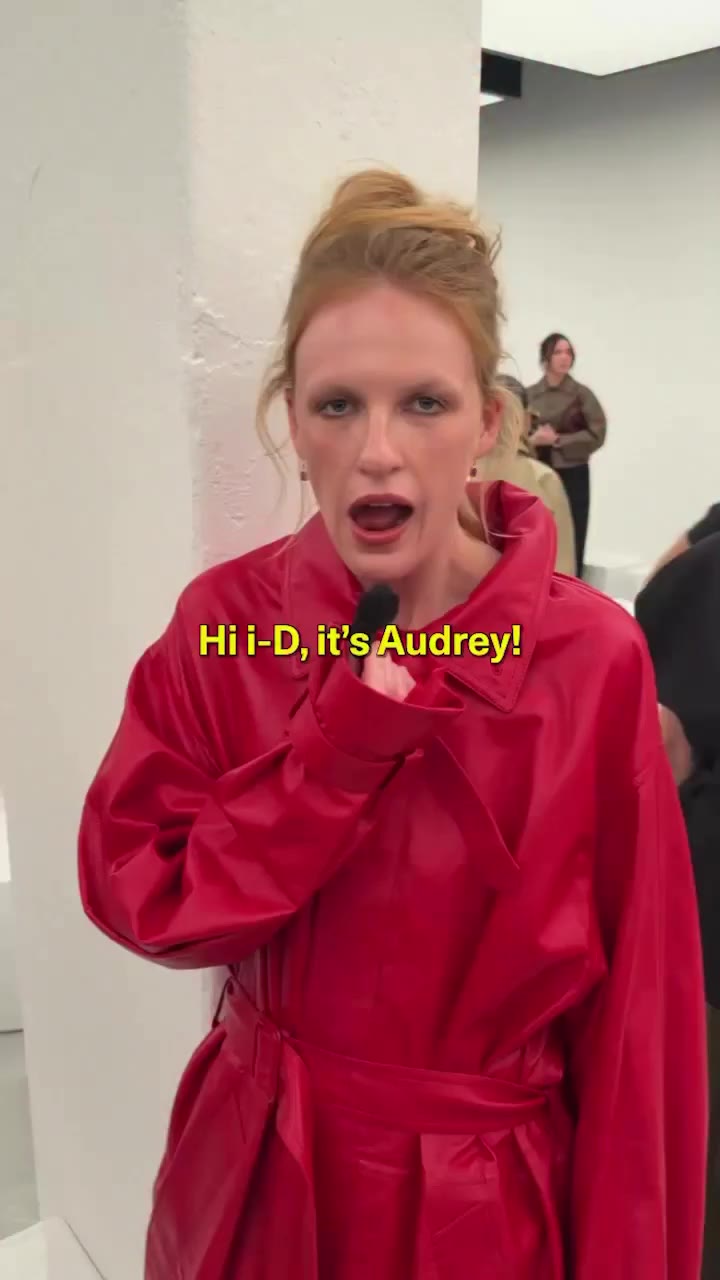 A quick catch up with @audreyhobert after today’s Bottega Veneta show in…