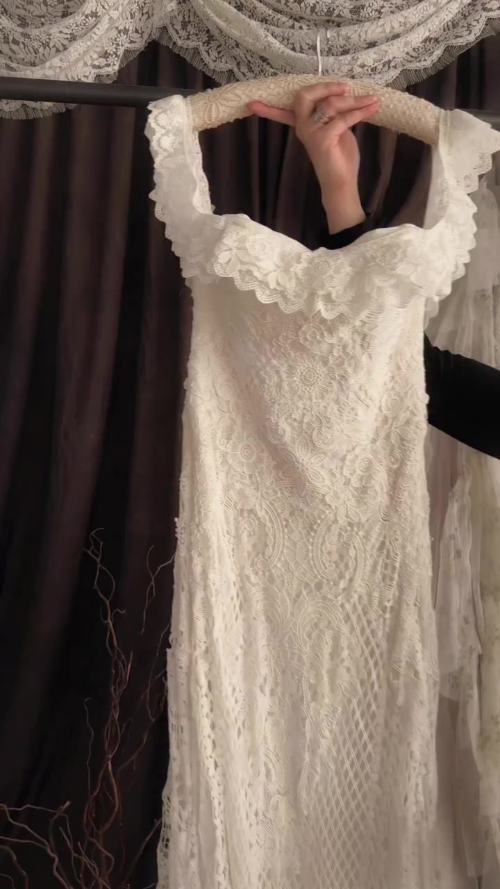 A walking daydream 💭 The Margot gown with Solstice sleeves is for the bride…