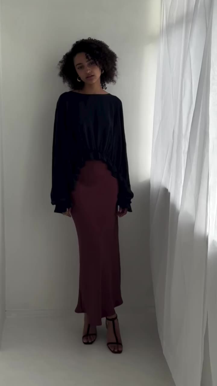 A beautiful combination — our Elsie Ruched Top and Mulberry Bias Skirt. ✨…