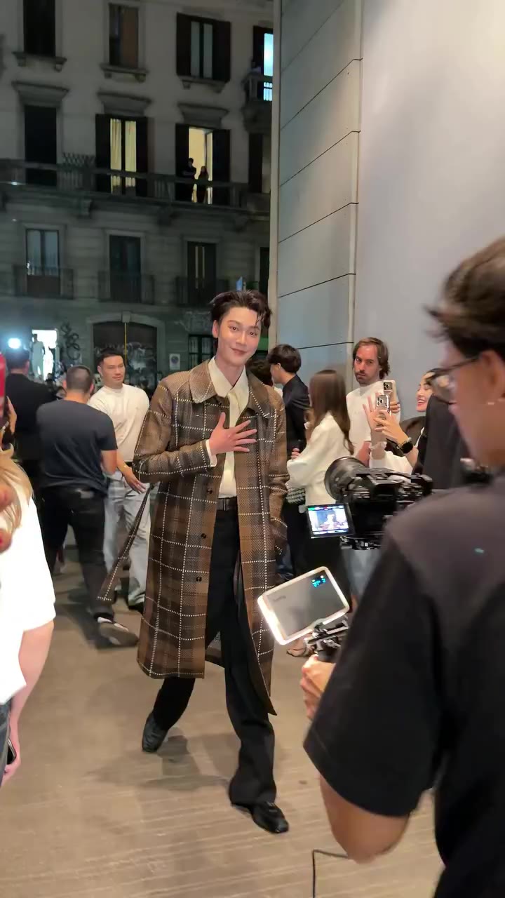 #VogueFashionWeek โว้กถาม ‘ดิว-จิรวรรตน์‘ @dew_jsu แบรนด์แอมบาสเดอร์ Bottega…