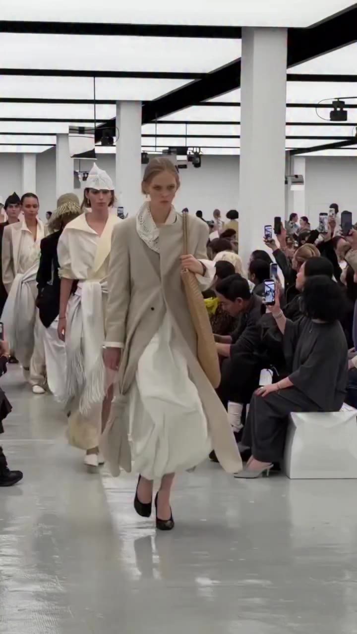 Bottega Veneta COED RTW Spring 2027 Creative Director: @Louise_Trotter_ Makeup…