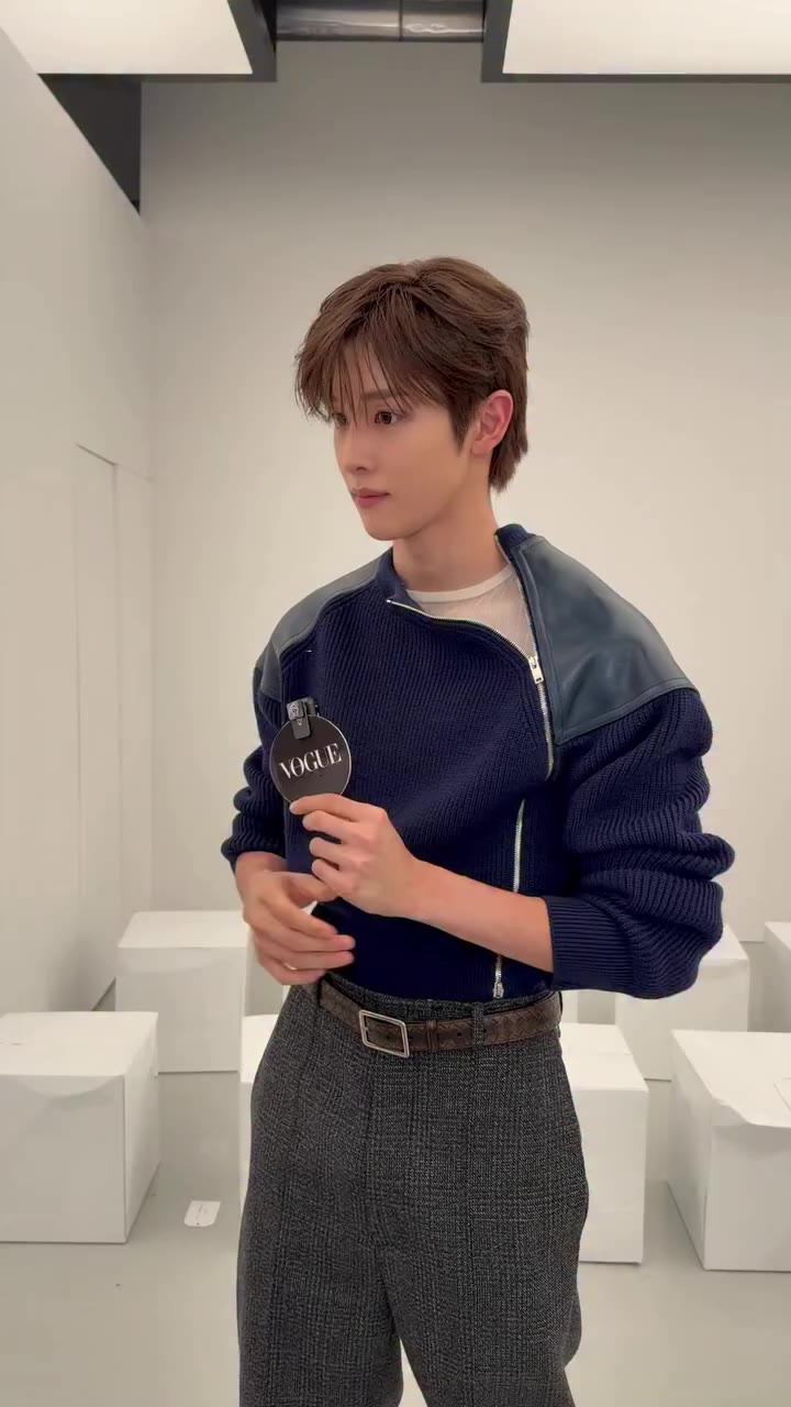 #VogueFashionWeek ขอ 3 คำให้คอลเล็กชั่นนี้กับ ’SUNGCHAN‘ สมาชิกวง RIIZE…