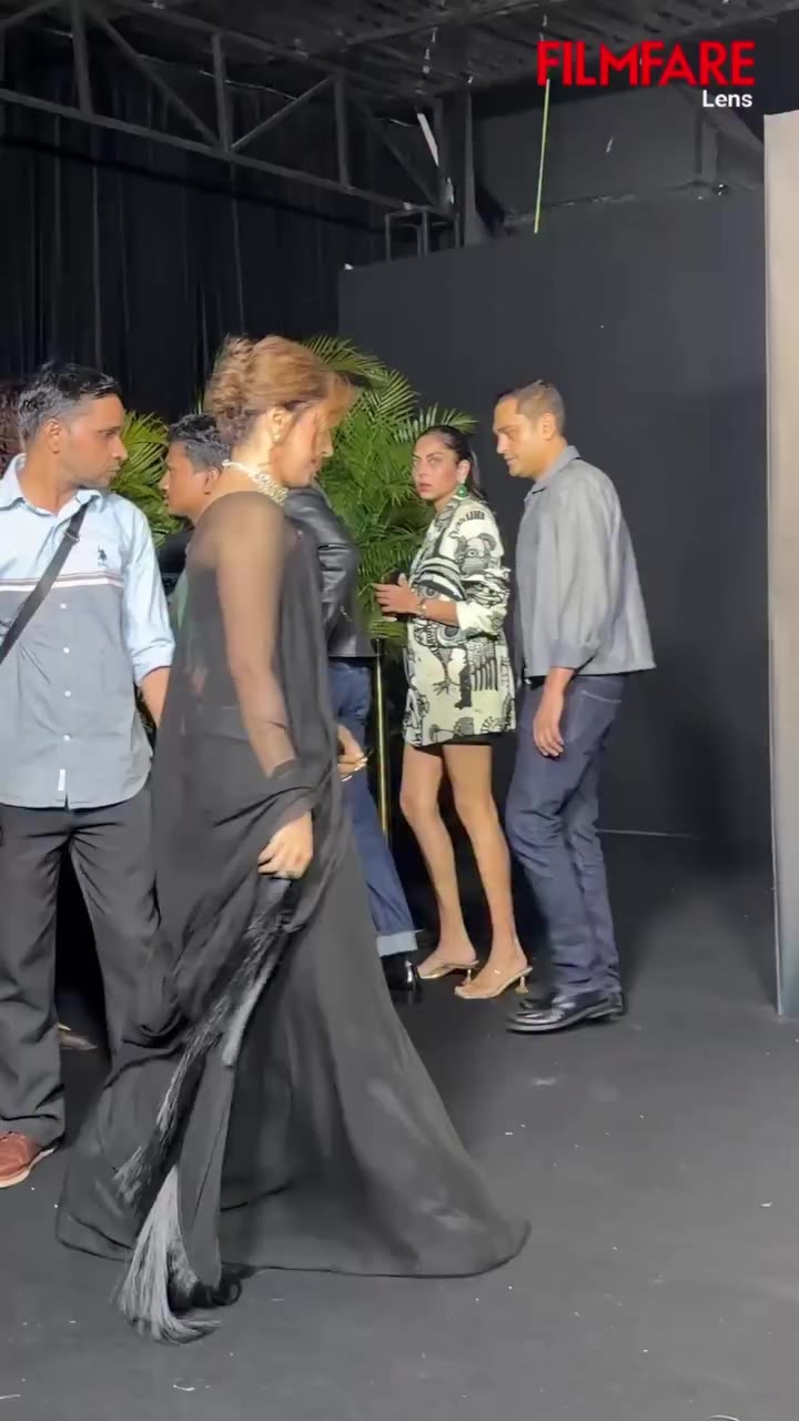 #SanyaMalhotra stuns in black at the #15YearsOfMijwan show by #ManishMalhotra.