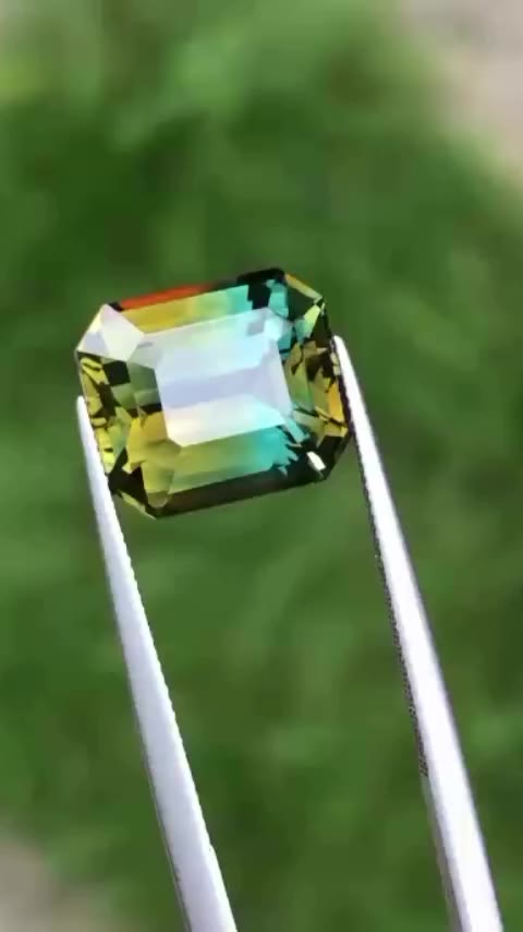 10 Ct Natural Unheated Bi-Color Sapphire Not for everyone. For those who…
