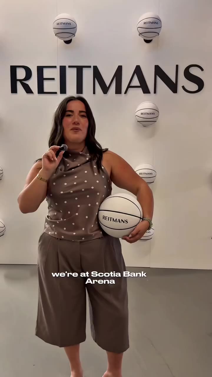 Going courtside with @raquelbenitah for some very important pre-game…