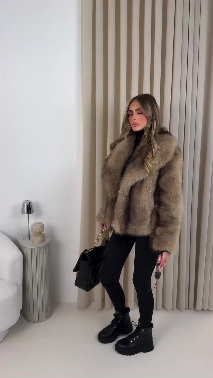 Introducing you to the new faux fur collection 🤎🍂 Shop all styles with 20%…