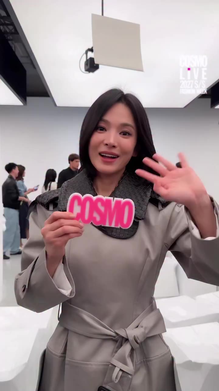 앰배서더 발탁 이후 첫 보테가 베네타 컬렉션에 참석한 송혜교💗 코스모가 직접 만나봤습니다💗 보테가 베네타와 케미 점수💯 @kyo1122…