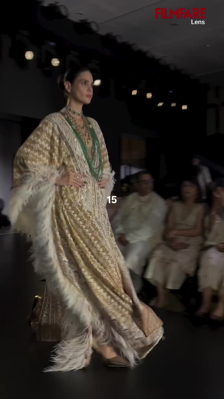 And it’s a wrap for #15YearsOfMijwan by #ManishMalhotra. 😍