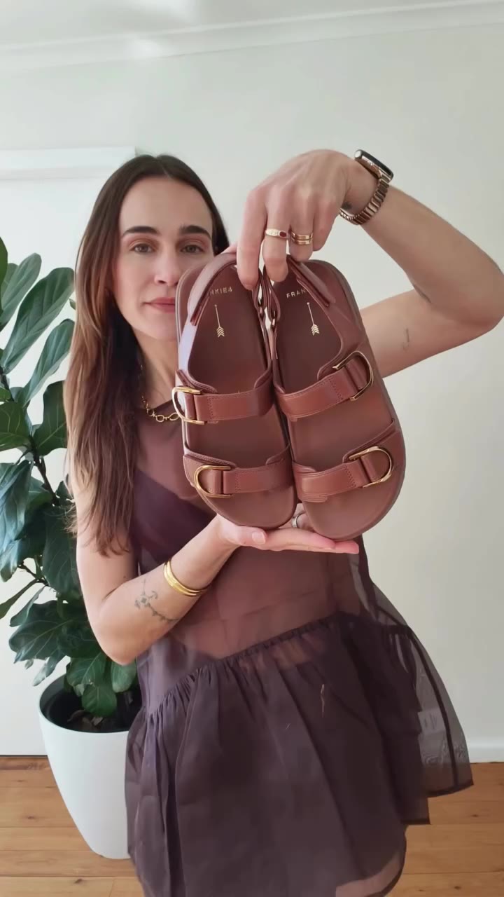 Sports-luxe, polished and made to move with you. Thompson II in Rich Tan pairs…