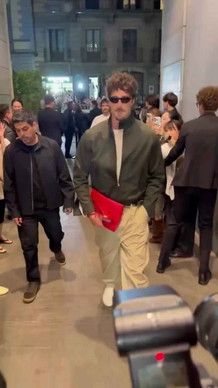 #VogueFashionWeek Bottega Veneta全明星陣容出席2027春夏大秀： #JacobElordi …
