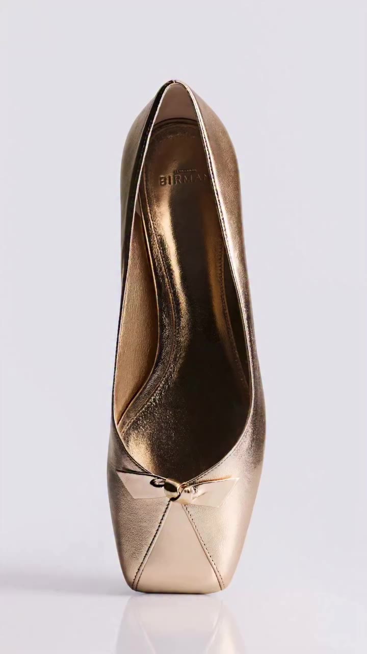 A sharper take on a signature. This is the Slim Clarita Square Ballet.
