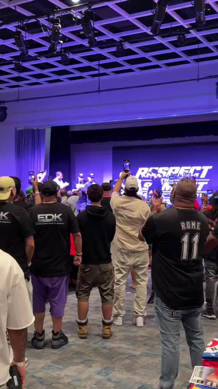 Kid capri receiving award at the Orlando dj summit
