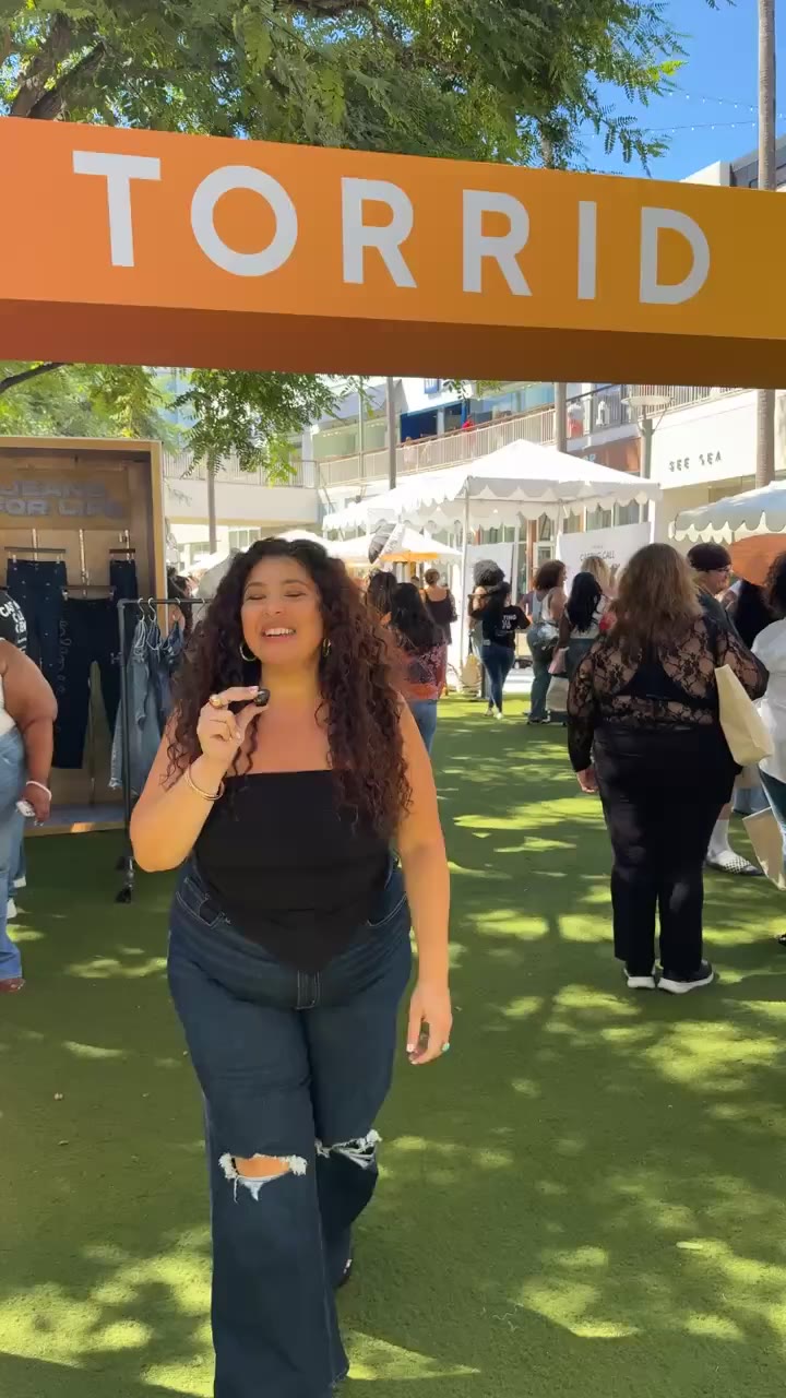 Reporting LIVE from Los Angeles 🌴 ☀️ We're passing the mic to someone…