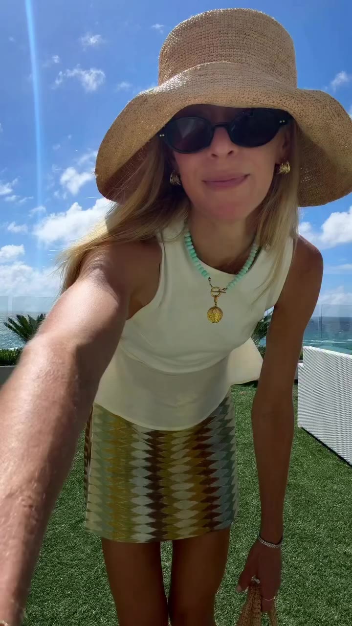 Bopping around Bermuda. Comment for links! P.S. The views at @azura_bermuda…