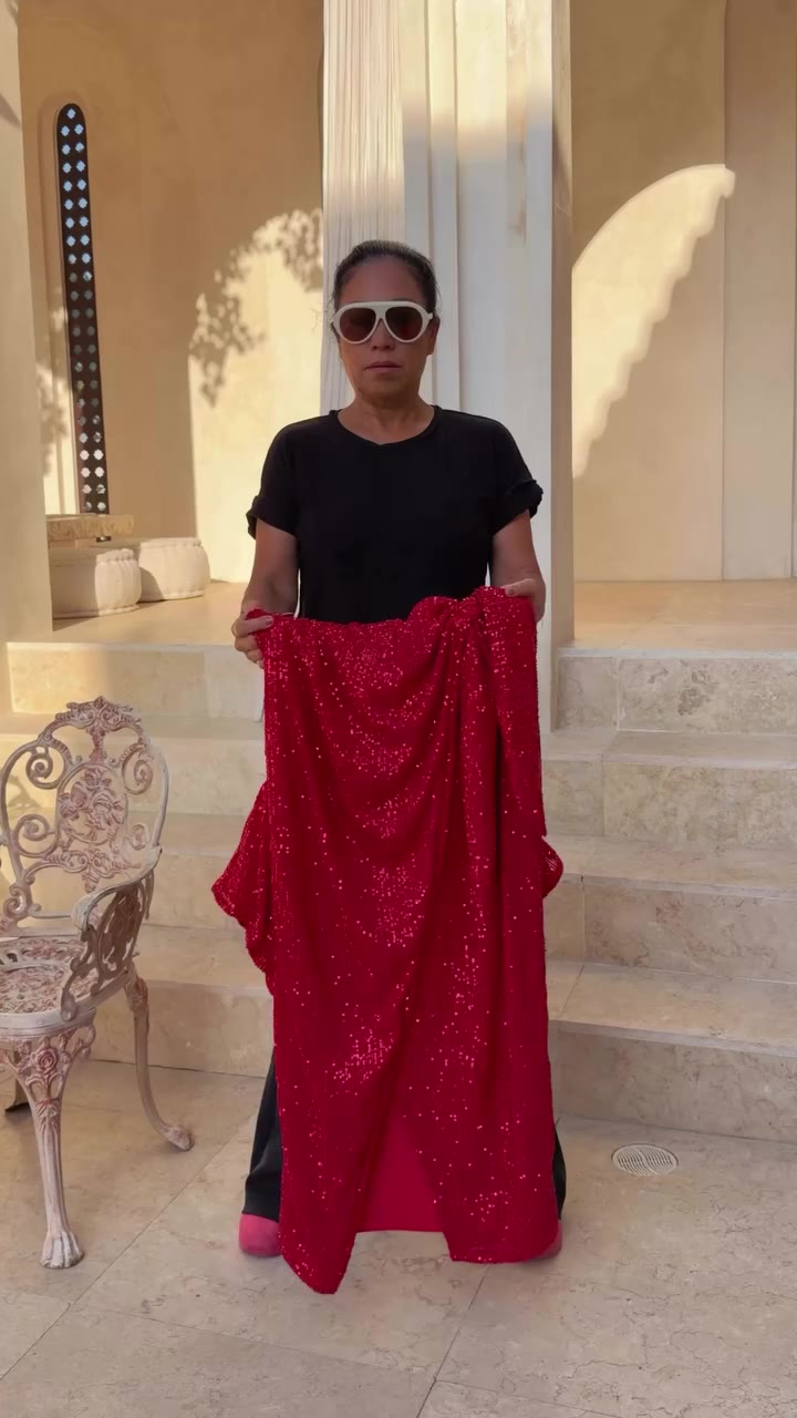 ✨ WHO DOESN’T LOVE SEQUINS… ESPECIALLY RED ONES? ❤️✨ Party season is just…