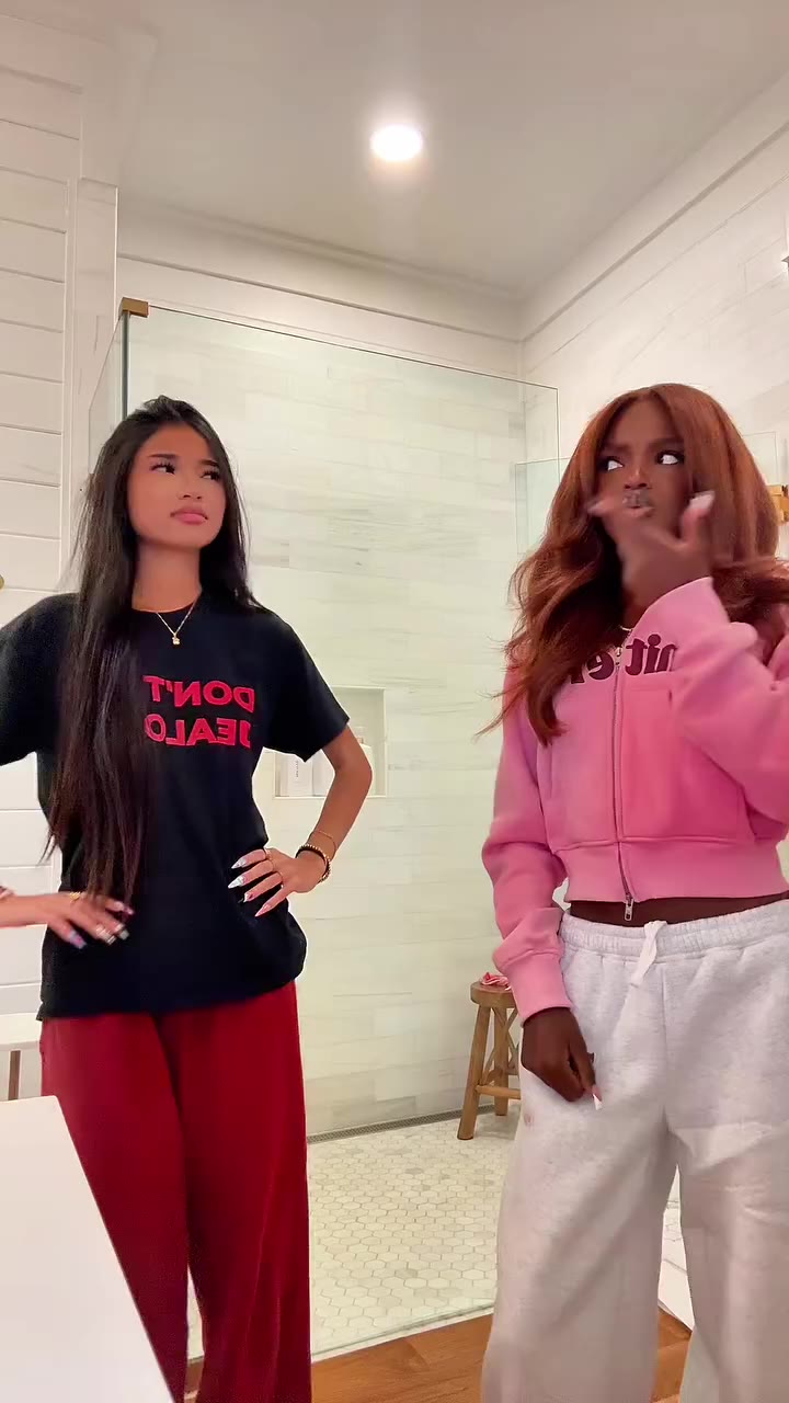 What about you being built like the bus? alyssaavlogs #chelseamadison…