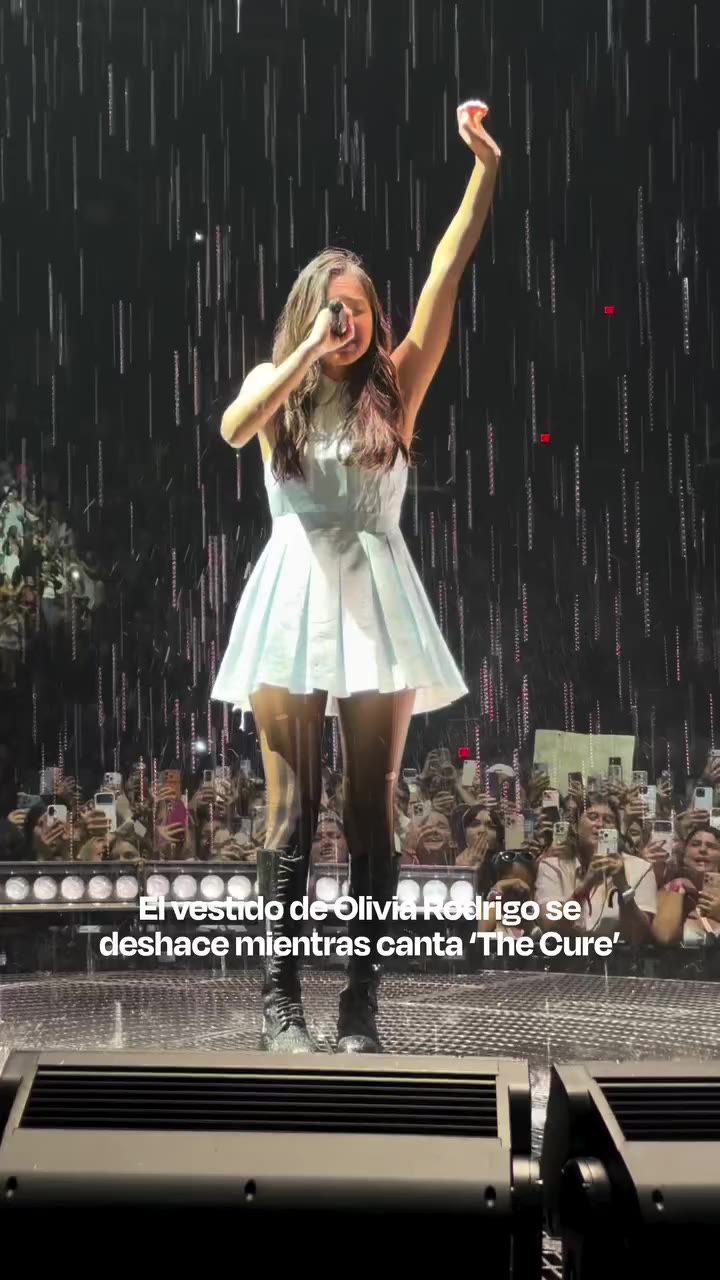 Dress code: unraveling. @oliviarodrigo convirtió The Cure en uno de los…