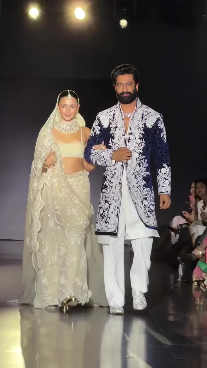 @aliaabhatt and @vickykaushal09 took centre stage as the showstopping finale…