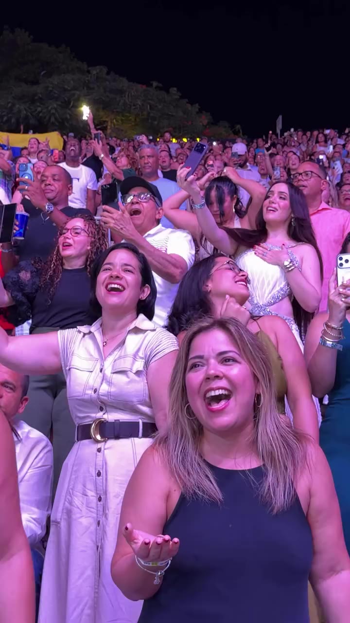Karen Yapoort @yapoort disfrutando del concierto de Ricardo Montaner en Altos…