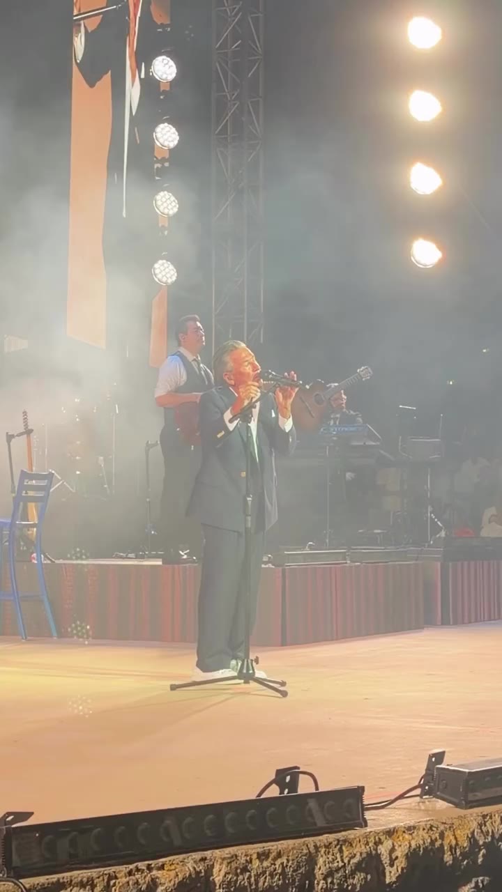 ¡Aplausos de pie para @edlivedr ! Hemos disfrutado de Montaner El Último…