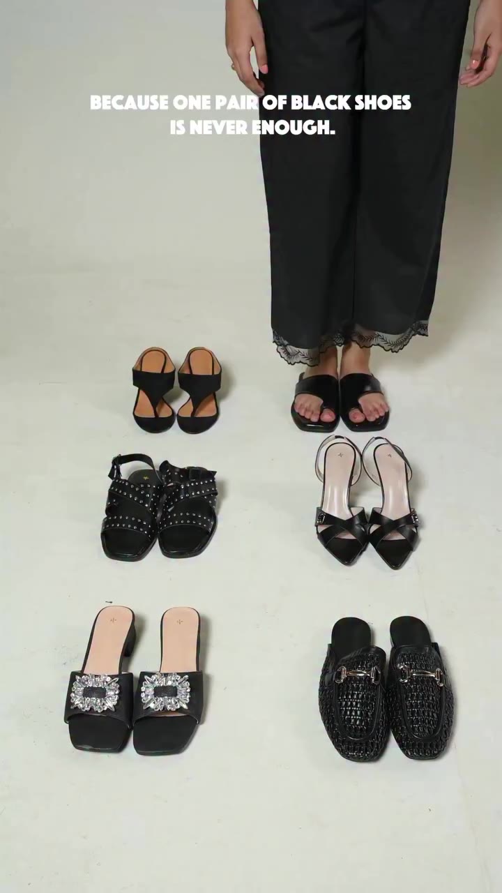 There can never enough black shoes in a girls closet, wouldn’t you agree? 👠🖤…