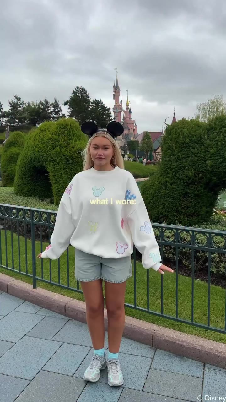 What I wore vs where I went at Disneyland®️Paris