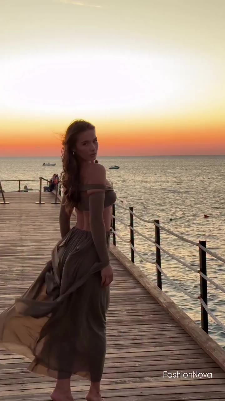 @FashionNova duke vuajtur me këtë këngë pa arsye 🤷🏻‍♀️🤭 Alora mesh maxi dress