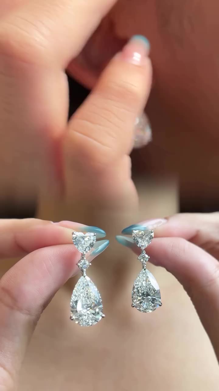 The right pair can change the whole look. ✨ #FlawlessDiamonds #LabGrownDiamond…