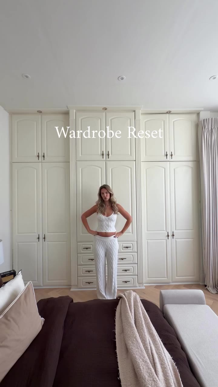 Bedroom reset & closet clear out 🧺✨ The job I dread doing every year 😭